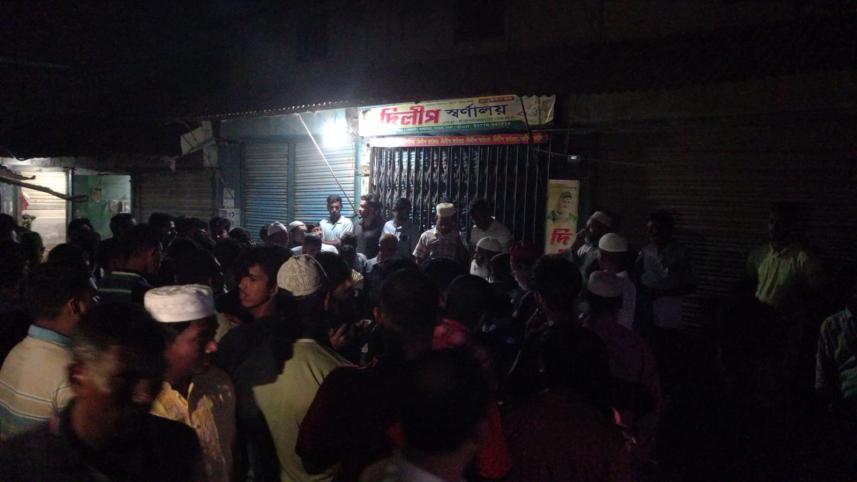 স্বর্ণ লুট.jpg