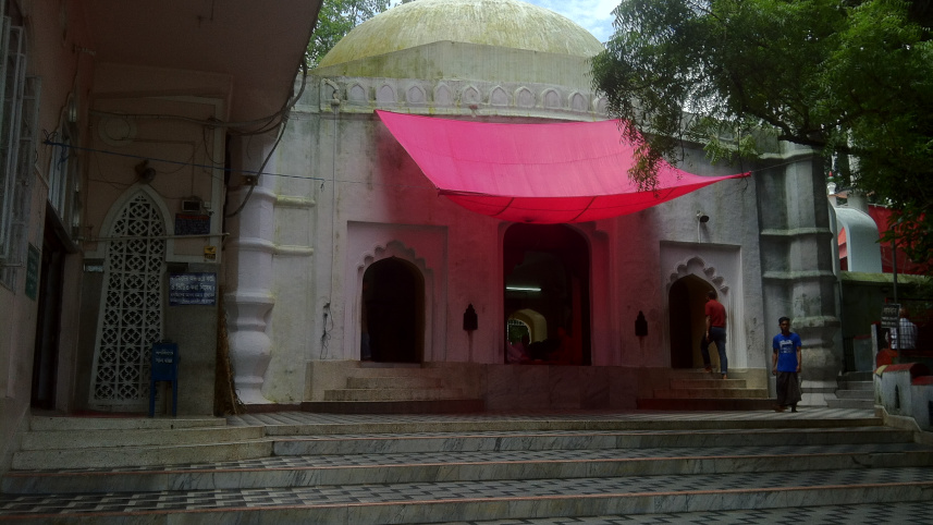dargah_shahjalal_wikipedia_1.jpg