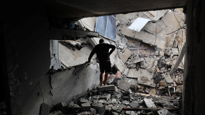 হামাস-ইসরায়েল যুদ্ধের শুরু থেকেই বারবার হামলার শিকার হয়েছে দক্ষিণ গাজার রাফা শহরটি। ফাইল ছবি: এএফপি