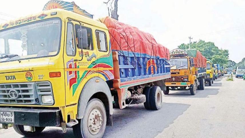 benapole_photo-india_sent_-back_four_bangladeshi_export_trucks_carrying_ready-made-garments_goods_from_petrapole_port_after_withdrawing_transshipment_facilities_given_to_bangladesh-10.04.25.jpg