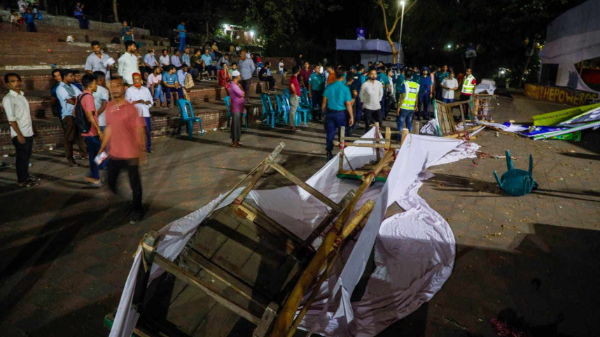 চট্টগ্রামে পহেলা বৈশাখ অনুষ্ঠানের মঞ্চে ভাঙচুর হয়েছে। ছবি: সংগৃহীত