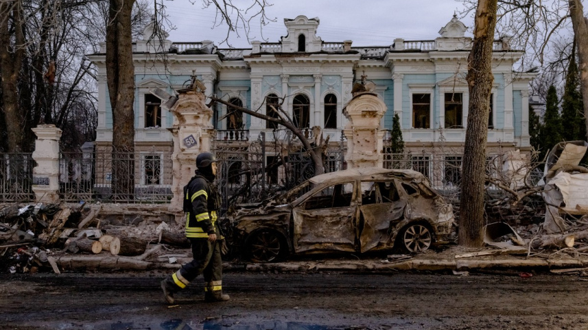 ইউক্রেনের সুমি শহরে রুশ ক্ষেপণাস্ত্র হামলার পরের দৃশ্য। ছবি: এএফপি