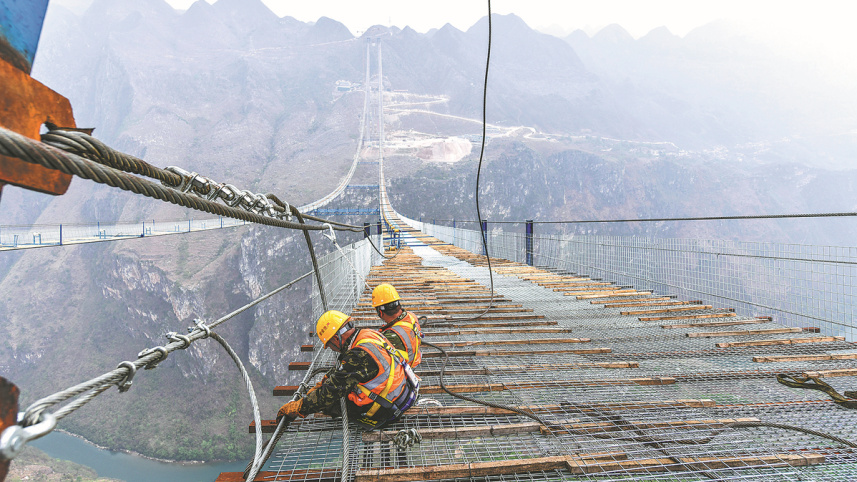 জুনে উদ্বোধন হবে বিশ্বের সবচেয়ে উঁচু সেতুর। ছবি: চায়না ডেইলি/এএনএন নেটওয়ার্ক