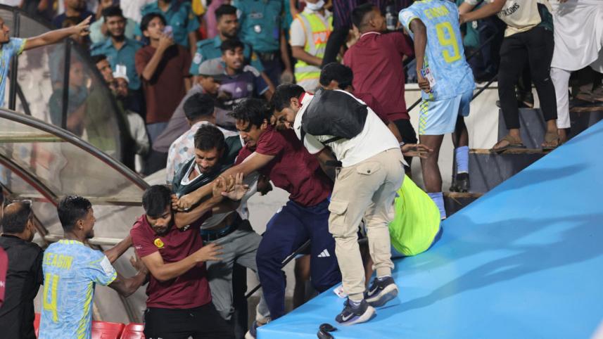 abahani-fans-under-attack.jpg