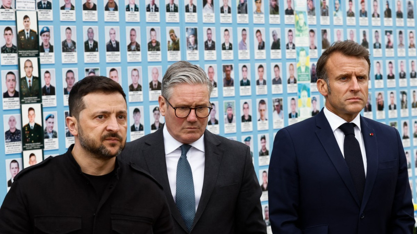 যুক্তরাজ্যের কিয়ের স্টারমার ও ফ্রান্সের মাখোঁর সঙ্গে জেলেনস্কি। ছবি: এএফপি