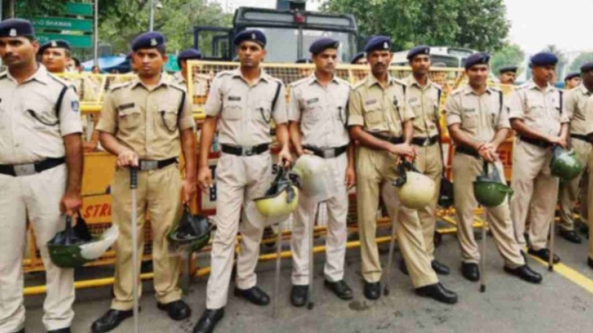 দায়িত্ব পালন করছেন আসাম পুলিশের কর্মকর্তারা। ফাইল ছবি: সংগৃহীত 