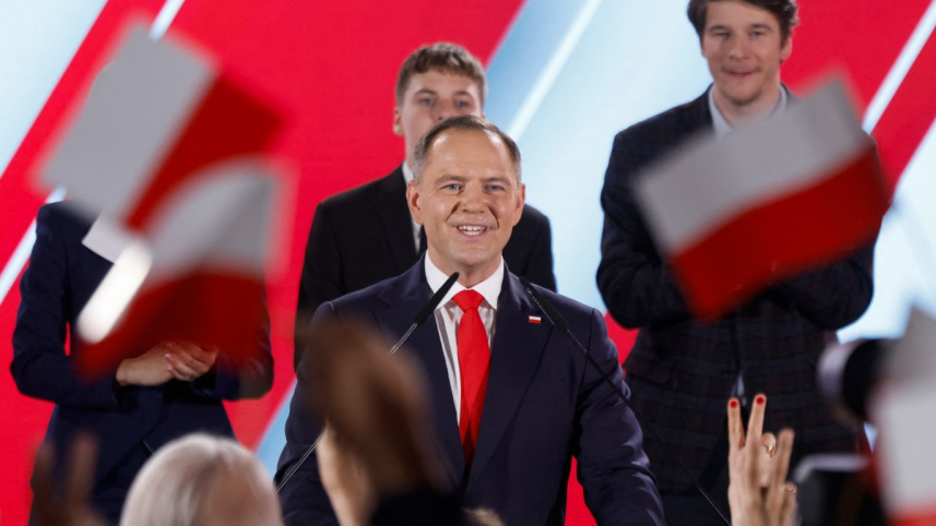 ভাষণ দিচ্ছেন পোল্যান্ডের নতুন নেতা নাওরোকি। ছবি: এএফপি