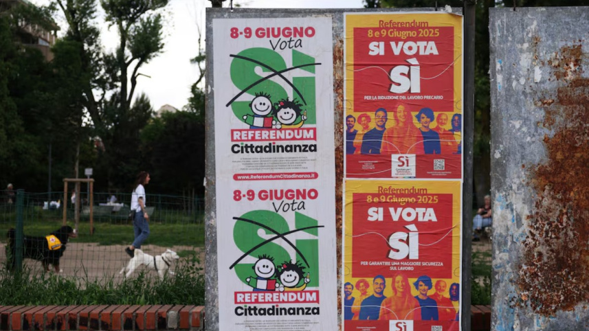 ইতালির গণভোটে পক্ষে-বিপক্ষে ভোট দেওয়ার প্রচারণা। ছবি: রয়টার্স