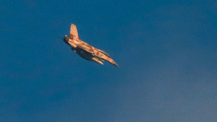 আকাশ হামলা অভিযানে ইসরায়েলি এফ-১৬ যুদ্ধবিমান। ফাইল ছবি: রয়টার্স