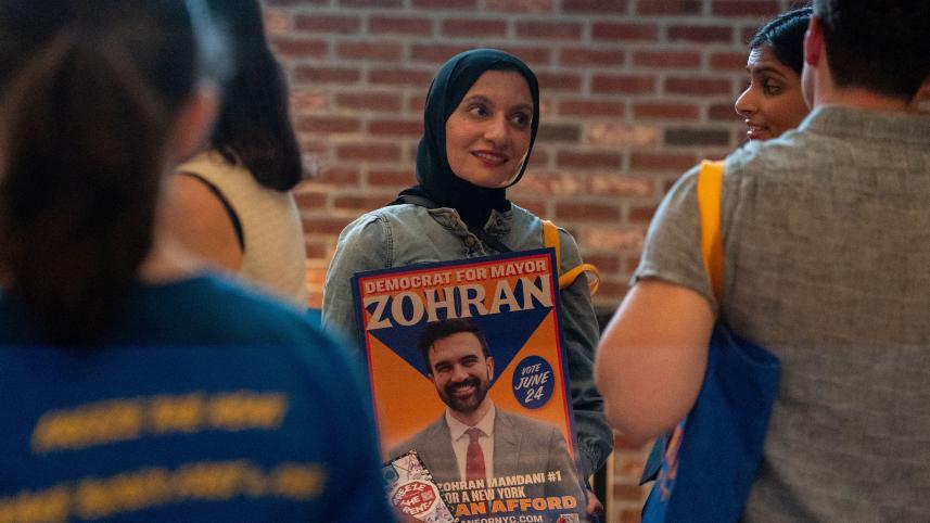 জোহরান মামদানির ভক্ত-সমর্থকরা ওয়াচ পার্টিতে অংশ নিচ্ছেন। ছবি: রয়টার্স