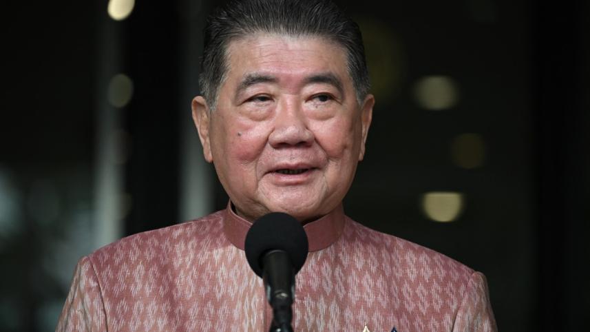 বৃহস্পতিবার প্রধানমন্ত্রীর দায়িত্ব নেবেন সহকারী প্রধানমন্ত্রী ফুলথাম। ছবি: এএফপি