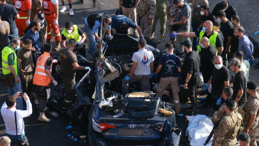 বৈরুতে ইসরায়েলি হামলার পর ধ্বংসস্তুপ পরিদর্শন করছে নিরাপত্তা বাহিনীর সদস্যরা। ফাইল ছবি: এএফপি (৩ জুলাই, ২০২৫)