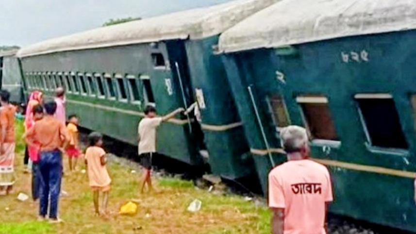 rangpur_train_derailed-01.jpg