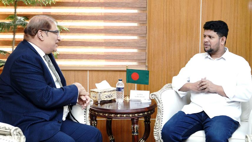 তথ্য উপদেষ্টা মাহফুজ আলম.jpg