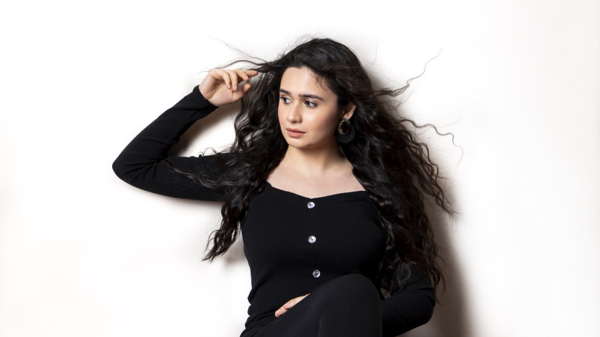 ‘ওটা ছিল শুধুই অভিনয়’ চুমুর দৃশ্য নিয়ে ঐশী