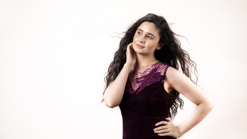 ‘ওটা ছিল শুধুই অভিনয়’ চুমুর দৃশ্য নিয়ে ঐশী