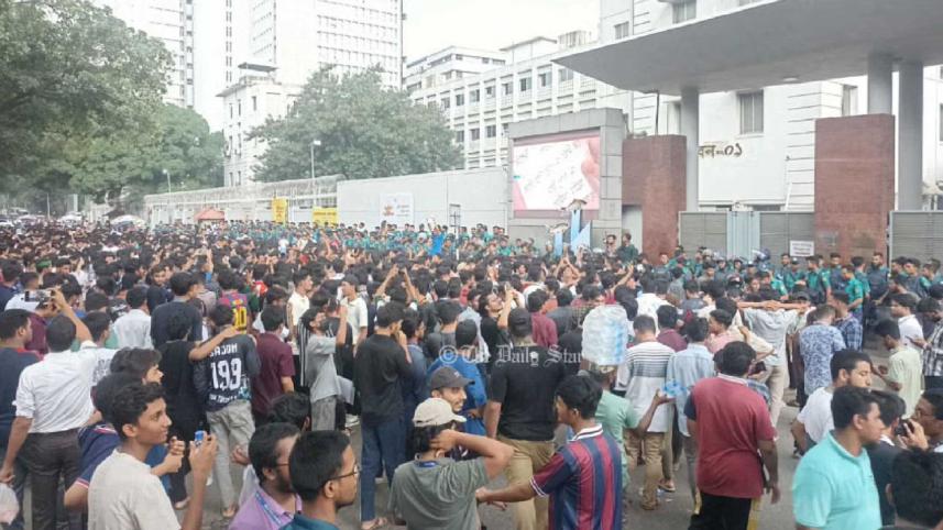 student_protest_secretariat_23jul25.jpg