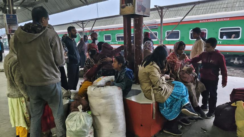 mymensingh_train_passengers-04.jpg