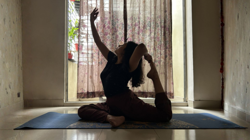 সহজ যোগব্যায়ামে যেভাবে দূর করতে পারবেন পিঠের ব্যথা