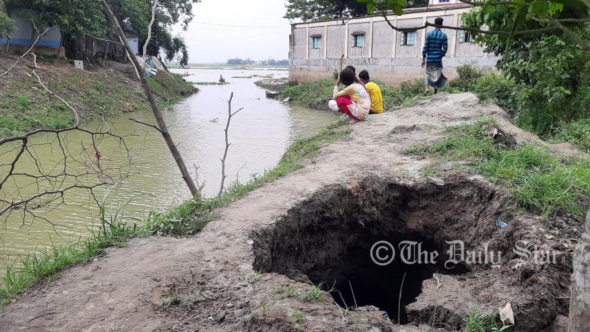 Brahmanbaria_Canal bank 2.jpg