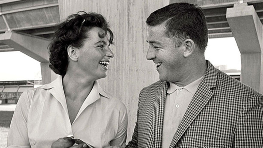 Olga_Fikotova_and_Hal_Connolly_1960.jpg
