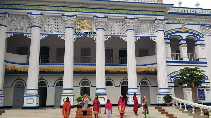 Women travel (1).jpg