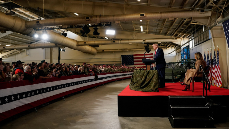 Trump in Fort Bragg/Reuters
