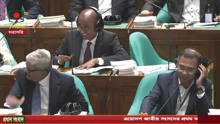 সংসদে মুচকি হাসি