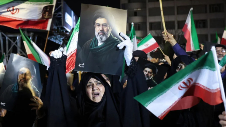 তেহরানে মোজতবা খামেনি সরকারের সমর্থনে সমাবেশ। ছবি সংগৃহীত