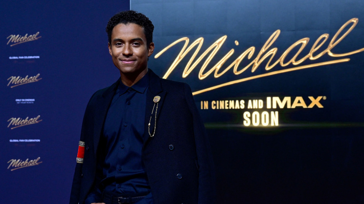 মাইকেল জ্যাকসনের আলোচিত গান ‘বিট ইট’-এর মিউজিক ভিডিও থেকে মাইকেলের লুক বেছে নেওয়া হয়েছে। ছবি: রয়টার্স