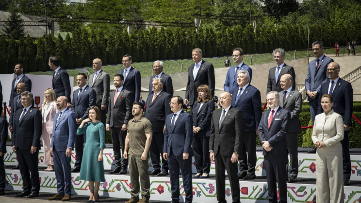ইউরোপের নেতাদের সঙ্গে অরবান। ফাইল ছবি: রয়টার্স