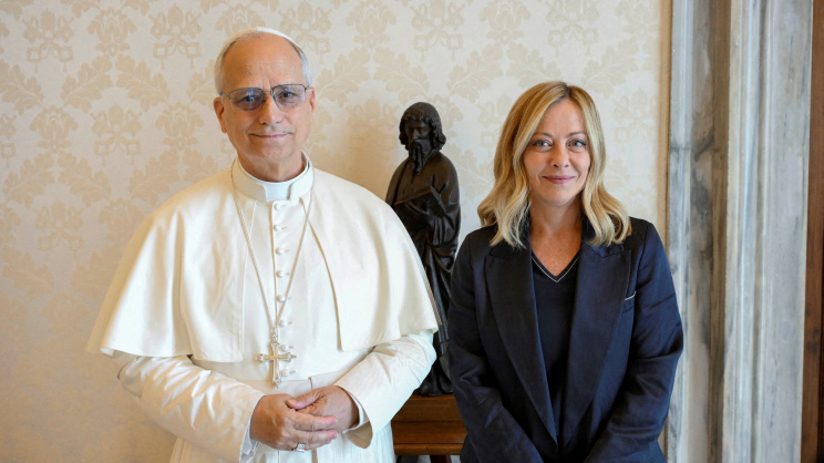 ইতালির মেলোনির সঙ্গে পোপ লিও। ছবি: রয়টার্স