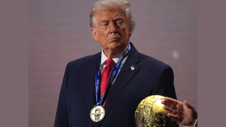 ফিফা শান্তি পুরস্কার নেওয়ার পর প্রেসিডেন্ট ট্রাম্প। ৫ ডিসেম্বর, ২০২৫। ছবি: সংগৃহীত