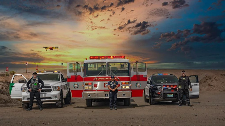 স্লোজ্যামাস্তানের পুলিশ ও ফায়ার সার্ভিস । ছবি: স্লোজ্যামাস্তান প্রোপাগান্ডা মন্ত্রণালয়