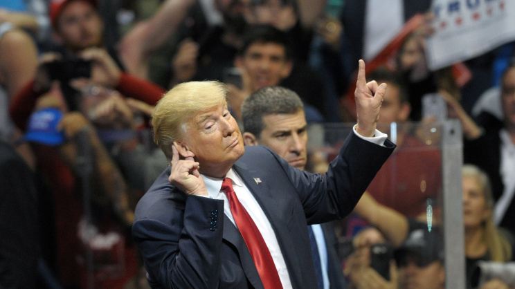 নিজে নাচেন, অন্যকেও নাচান তিনি। ছবি: এএফপি