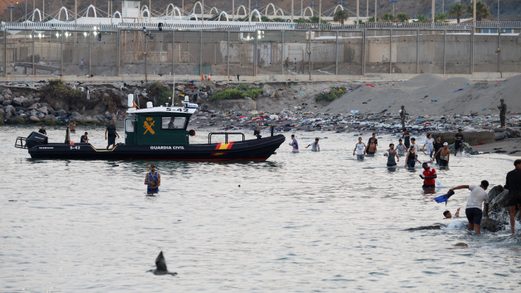সেউতায় অভিবাসন প্রত্যাশীদের আগমন। ছবি: রয়টার্স