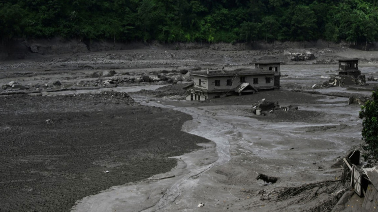 নেপালে বন্যা ভূমিধস