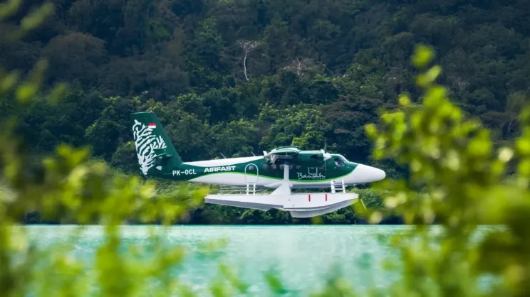 green-seaplane-landing-in-turquoise-lagoon
