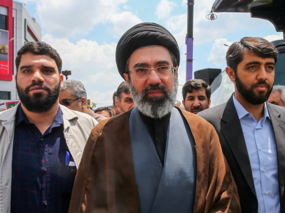 ইরানের নতুন নেতা মোজতবা খামেনি। ফাইল ছবি: রয়টার্স