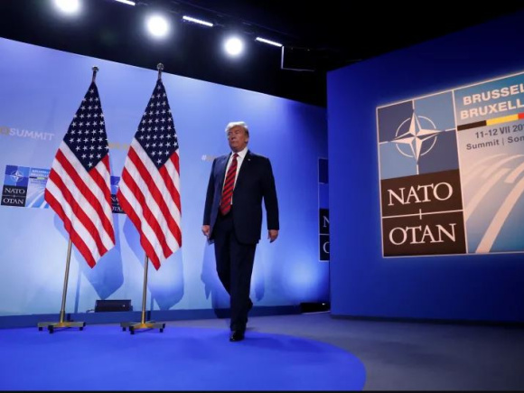 (বক্তব্য শেষে) ন্যাটো (সম্মেলন) থেকে বের হয়ে আসছেন ট্রাম্প। ফাইল ছবি: রয়টার্স