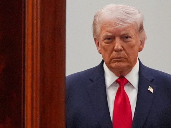 জাতির উদ্দেশে ভাষণ দিচ্ছেন ট্রাম্প। ছবি: রয়টার্স