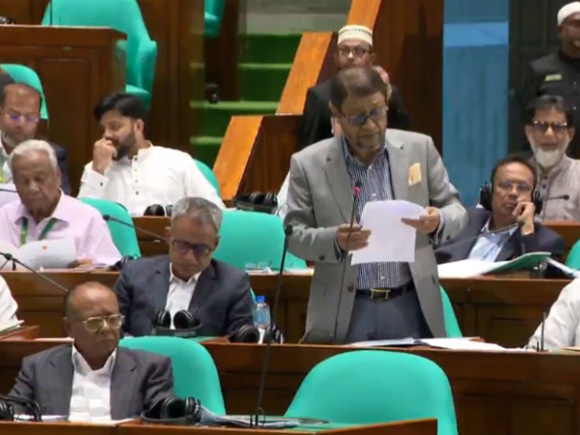 সংসদে স্বাস্থ্যমন্ত্রী