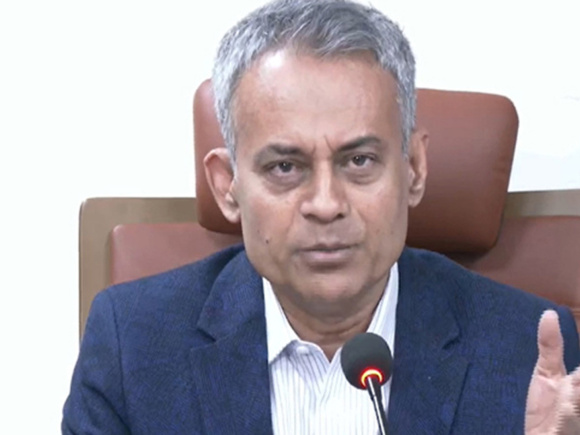 সড়ক পরিবহন ও সেতুমন্ত্রী শেখ রবিউল আলম। ফাইল ছবি