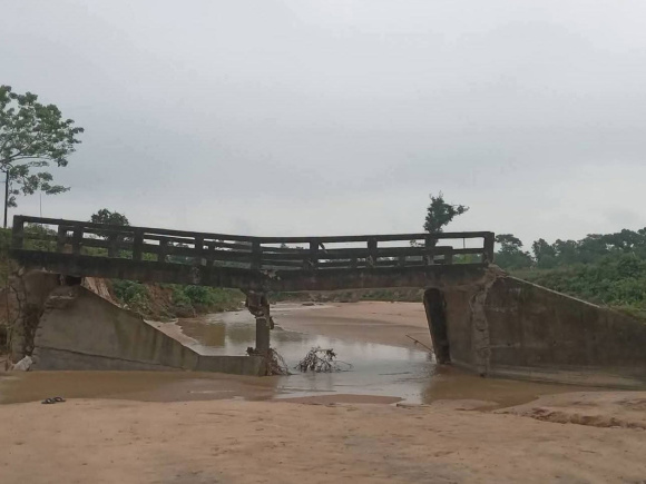 ধসে পড়া সেতু