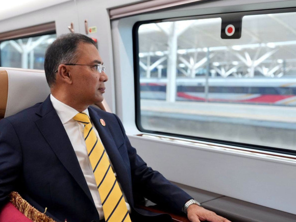 ট্রেনে প্রধানমন্ত্রী