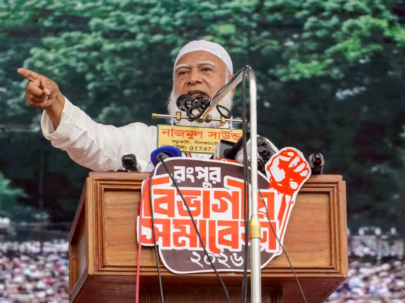 সমাবেশে বক্তব্য দিচ্ছেন জামায়াতে ইসলামীর আমির ও বিরোধীদলীয় নেতা ডা. শফিকুর রহমান। ছবি: স্টার