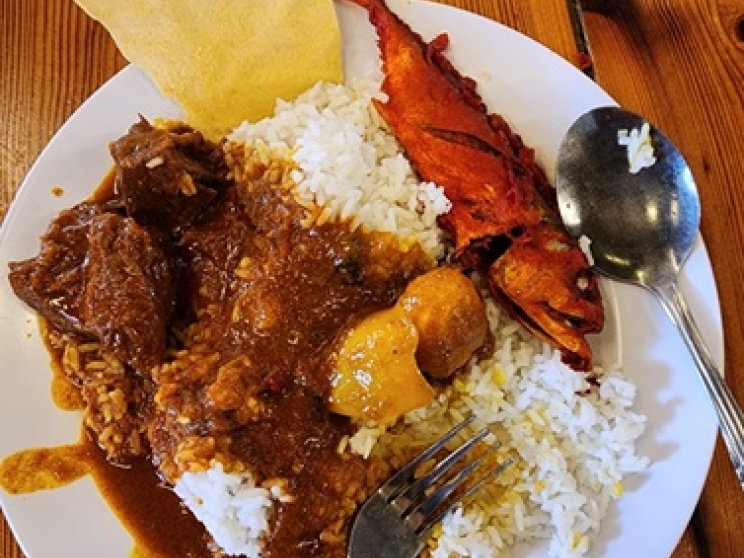 মালয়েশিয়ার খাবার, নাসি কান্দার, নাসি লেমাক, রোটি চানাই, লাকসা, বাকসো, মালয়েশিয়ান ফুড কালচার, সুকু সুকু সাপুরাহ, মালয়েশিয়ার ঐতিহ্যবাহী খাবার, মালয়েশিয়ার স্ট্রিট ফুড, মালয়েশিয়ান ডেজার্ট, চেন্দল, মালয়েশিয়ার খাদ্য দর্শন, মালয়েশিয়ার ভ্রমণ খাদ্য অভিজ্ঞতা,