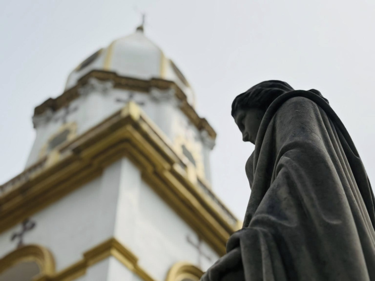 আর্মেনীয় গির্জা ঢাকা, চার্চ অব দ্য হোলি রিজারেকশন, পুরান ঢাকা ভ্রমণ, ইতিহাসের ছায়ায়, নাদিয়া রহমান, বৃষ্টিভেজা বিকেল, ঢাকার ঐতিহ্য, আর্মেনীয় চার্চ, পুরান ঢাকার স্থাপত্য, ঢাকার ইতিহাস, ঐতিহাসিক স্থান ঢাকা, ঢাকা ভ্রমণ, ঢাকা দর্শনীয় স্থান, আর্মেনীয় স্থাপত