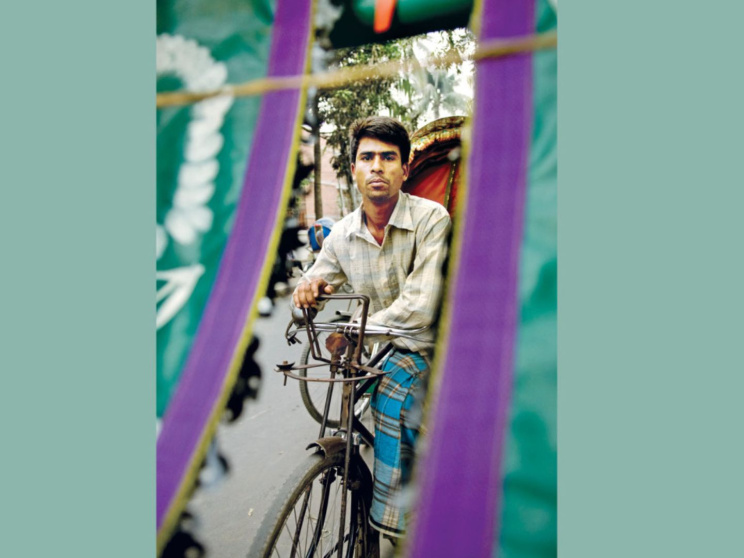 যানজটের ঢাকায় গন্তব্যে পৌঁছে দেয় ‘শর্টকাট’