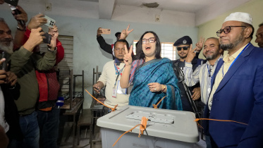 ব্রাহ্মণবাড়িয়ার সরাইলে ভোট দিয়েছেন স্বতন্ত্র প্রার্থী রুমিন ফারহানা। ছবি: স্টার